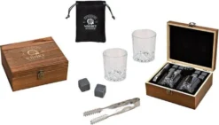 Whisky Geschenkset Nicht Nur Für Whisky Liebhaber:innen, 8 Granit Whisky Steine, 2 Whiskygläser, Eiswürfelzange Und Samtbeutel In Toller Holz Geschenkbox. Neidfaktor Inclusive