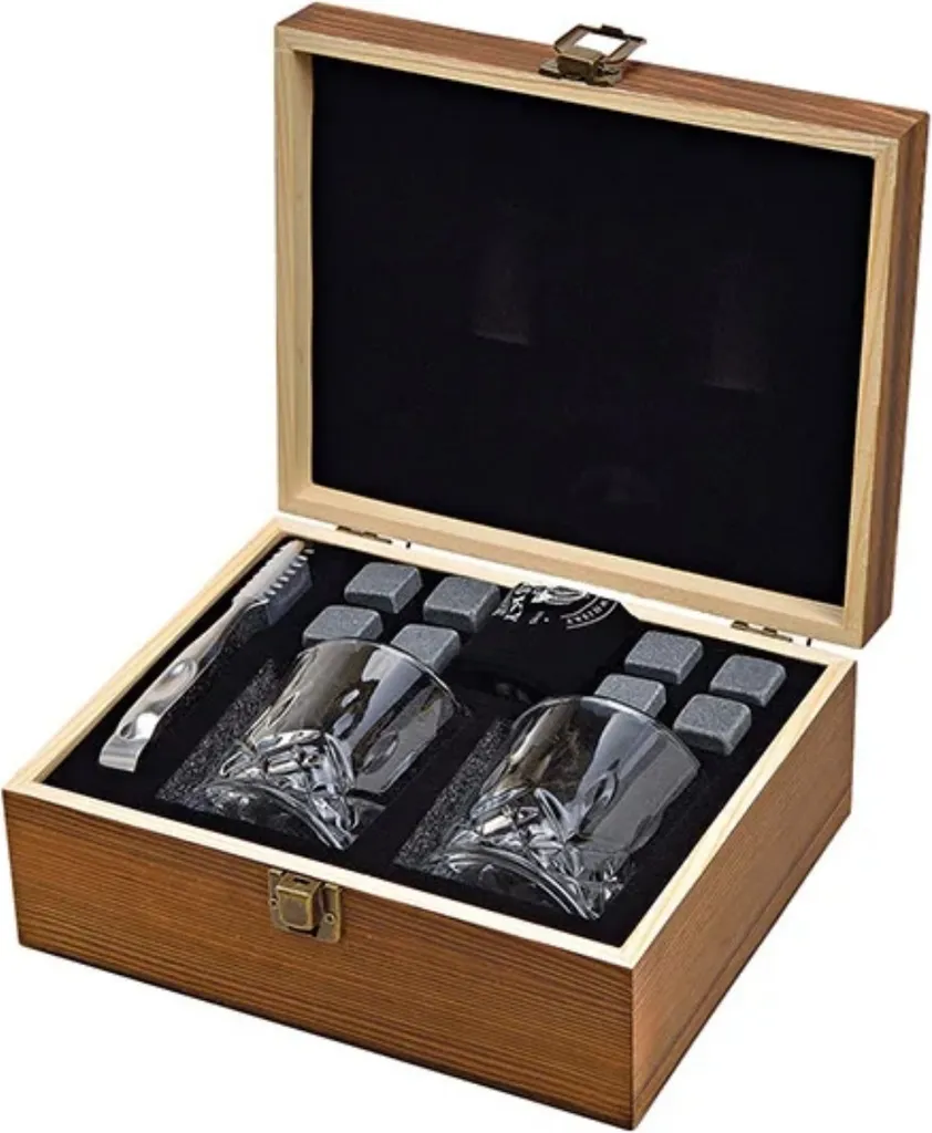 Whisky Geschenkset Nicht Nur Für Whisky Liebhaber:innen, 8 Granit Whisky Steine, 2 Whiskygläser, Eiswürfelzange Und Samtbeutel In Toller Holz Geschenkbox. Neidfaktor Inclusive - Image 2