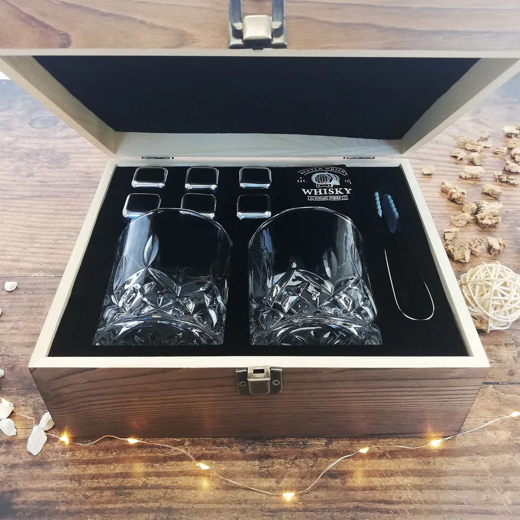 Whisky Geschenk-Set Mit 2 Gläsern, Eiswürfeln Aus Edelstahl, Zange, Samtbeutel In Einer Schönen Holzbox - Image 2